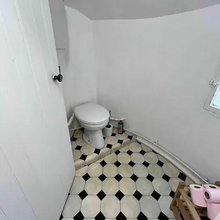 Delorme 2pers Tv & Wifi Apartman *