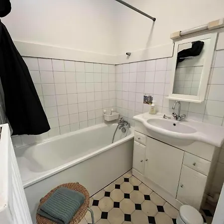 Delorme 2pers Tv & Wifi Lejlighed Nantes